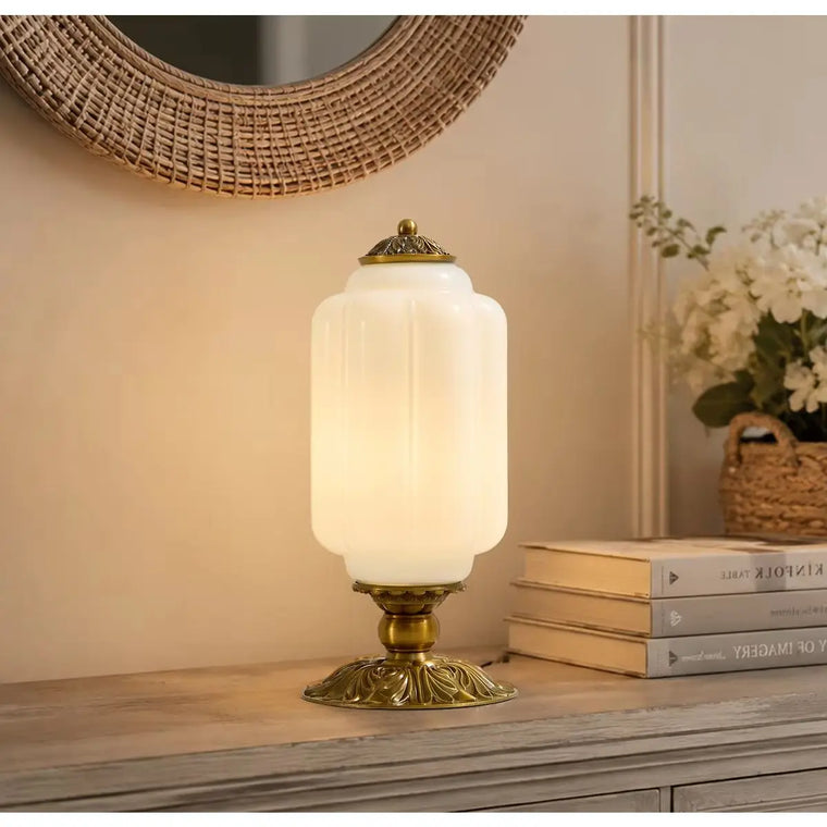 Lampe lanterne en verre laiteux, blanc ou vert – Vichy dans un intérieur
