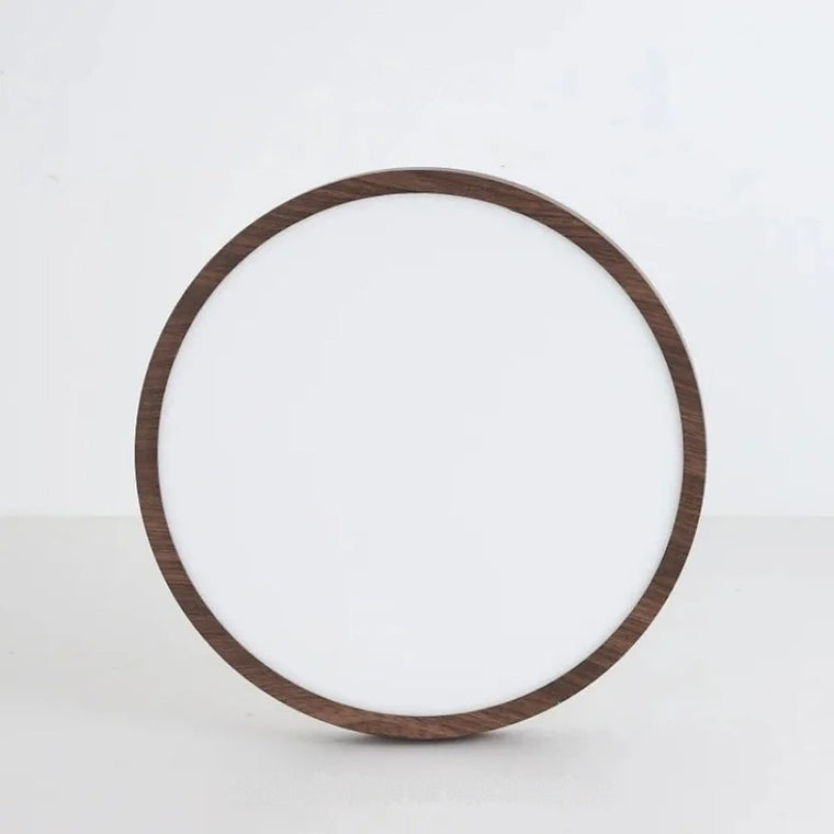 Plafonnier extra-plat cerclé de bois, Ø 30 ou 40 cm – Kitami, sur fond blanc