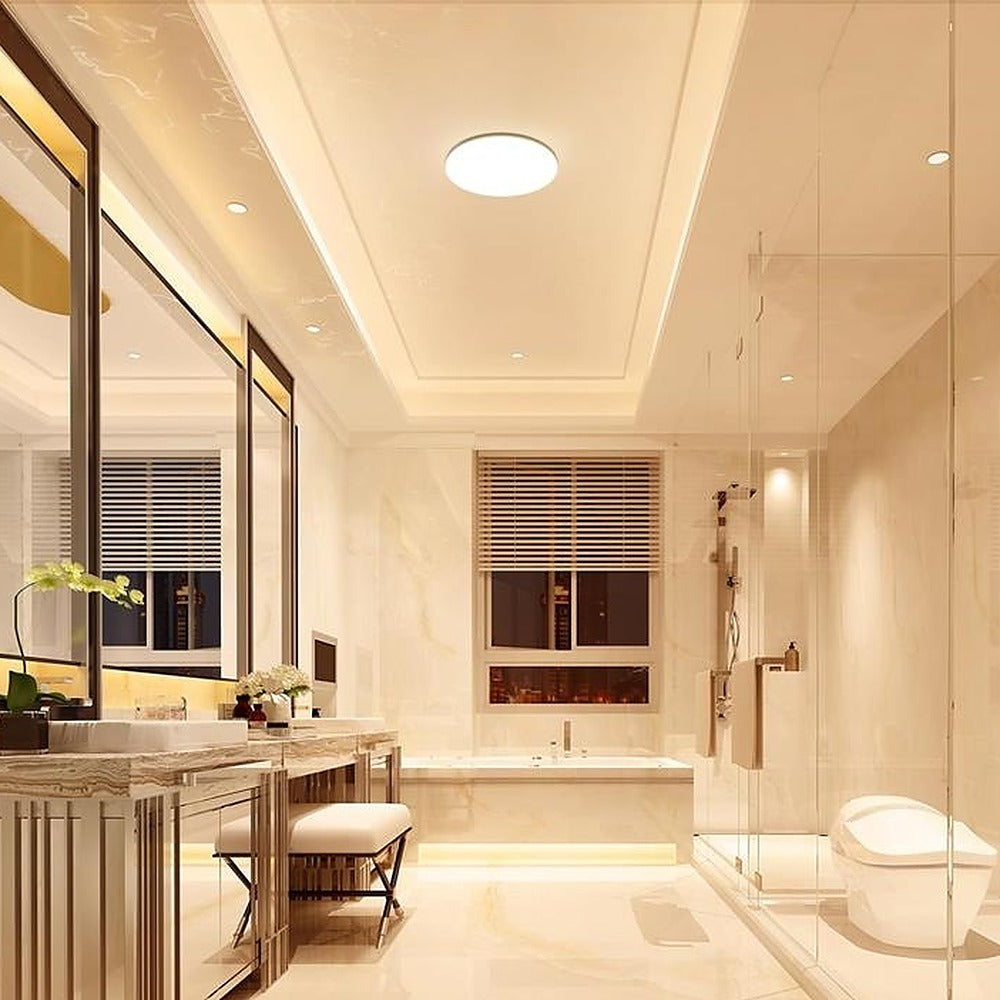 Plafonnier LED rond IP54 pour salle de bain, Ø 26 à 37 cm – Divonne dans un intérieur