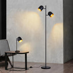 Lampadaire liseuse deux spots orientables, noir et doré – Bidart, vue d’ambiance