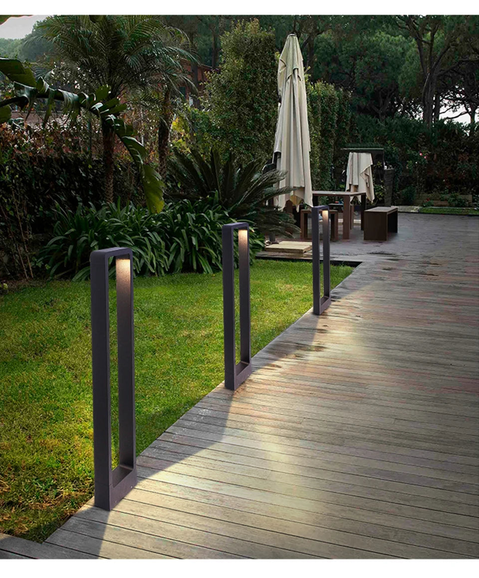Borne de jardin cadre en aluminium noir, 30 à 80 cm – Soulac, en situation
