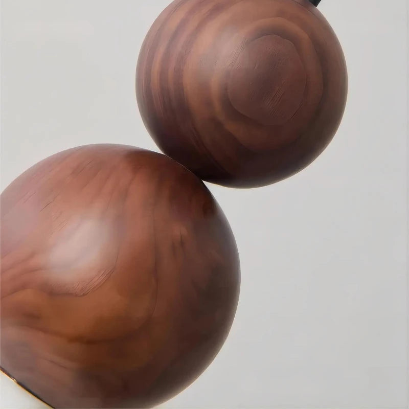 Applique perles de noyer ou bois clair et globe opalin – Nagahama, vue de détail