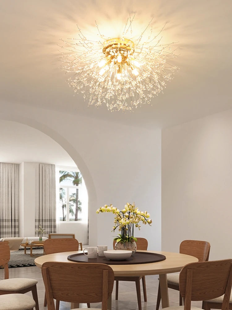 Plafonnier pissenlit en cristal, doré ou argenté – Saint-Cloud dans un intérieur