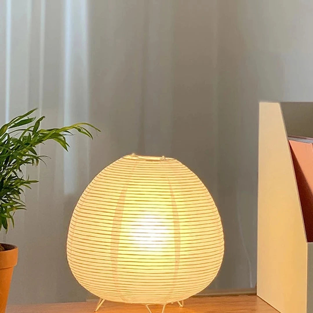 Lampe à poser en papier de riz, esprit japonais – Agay, vue d’ambiance