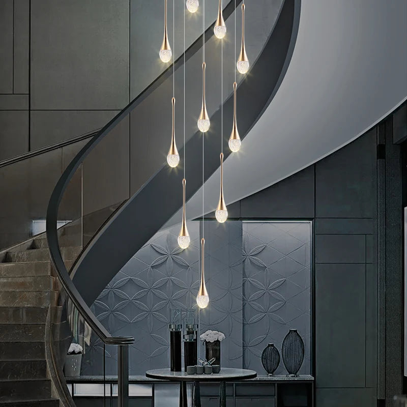 Lustre gouttes de cristal pour escalier, 6 ou 8 gouttes – Chaalis, vue d’ambiance