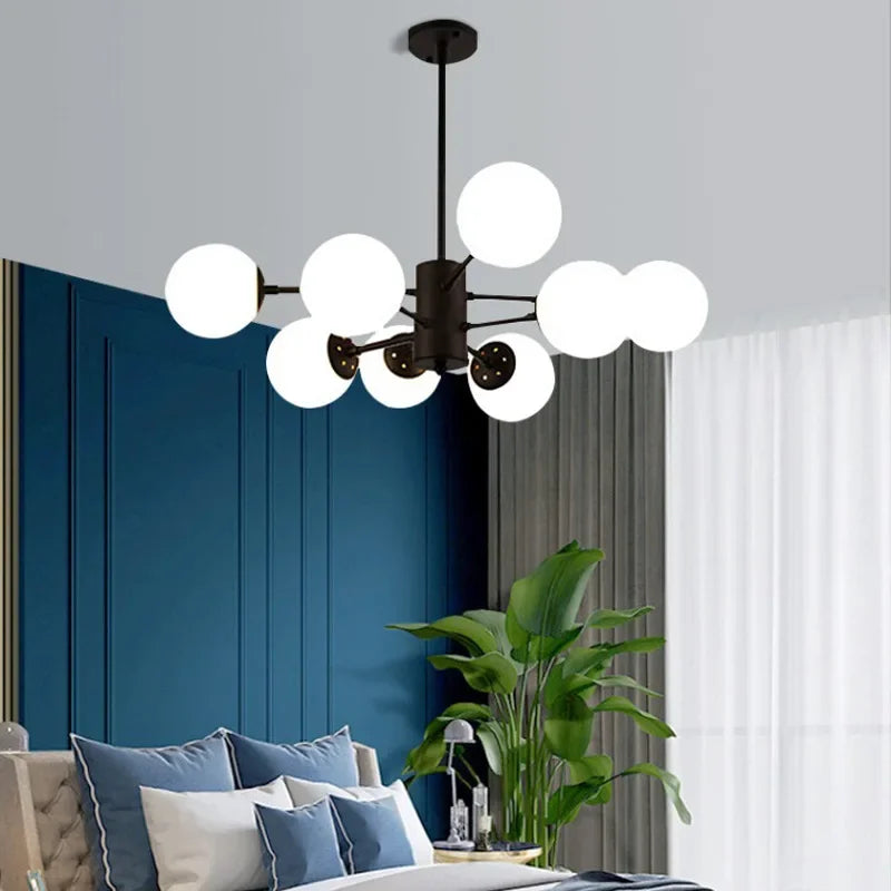 Suspension lustre à globes opalins, noir ou doré – Opéra, vue d’ambiance