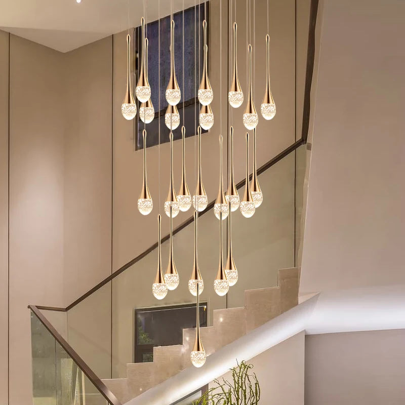 Lustre gouttes de cristal pour escalier, 6 ou 8 gouttes – Chaalis, vue d’ambiance
