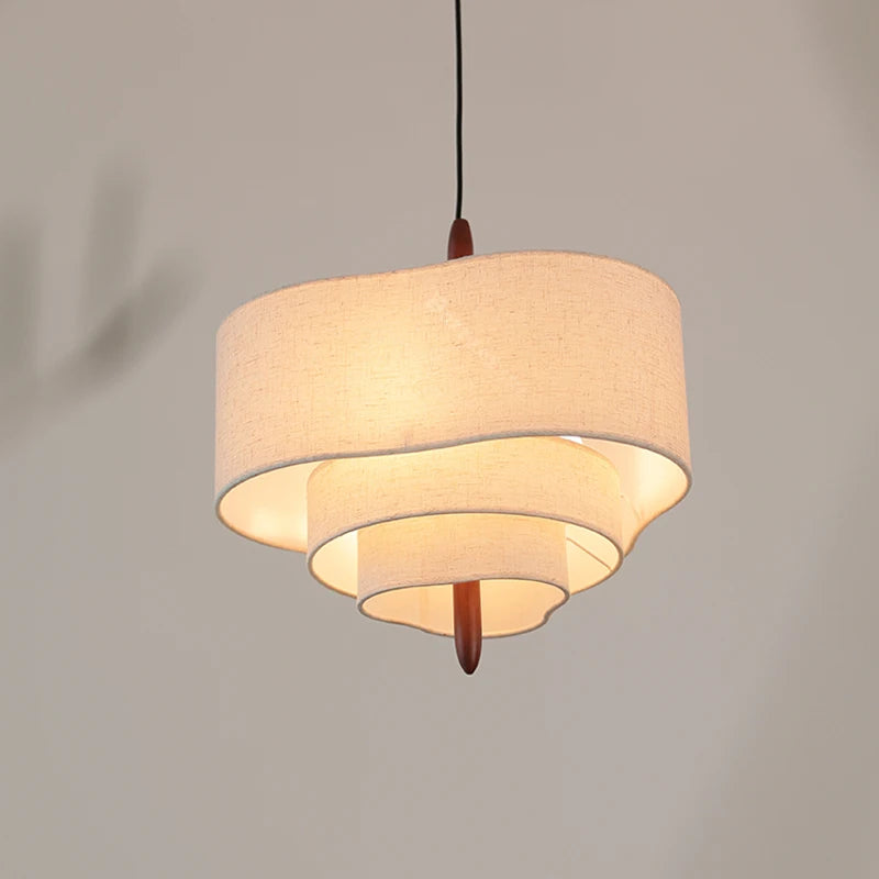 Suspension étagée en tissu aspect lin – Takayama allumée