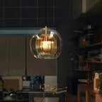 Suspension boule en verre strié à double paroi – Siena dans un intérieur