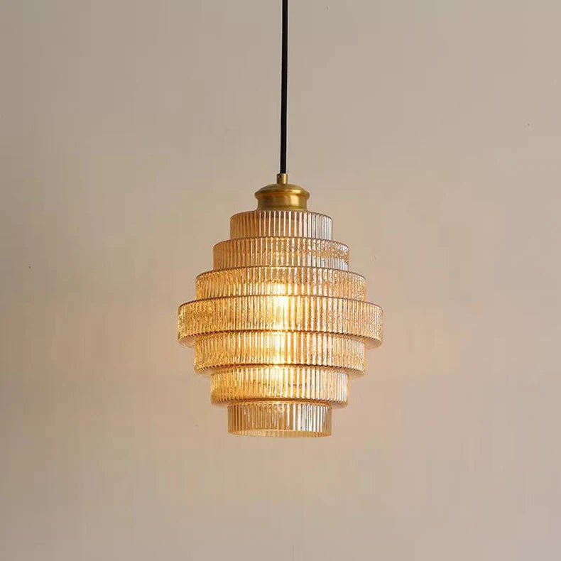 Suspension en verre strié à étages, ambre, fumé ou rose – Ragusa, sur fond clair
