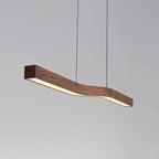 Suspension linéaire ondulée en bois de noyer – Ronda allumée