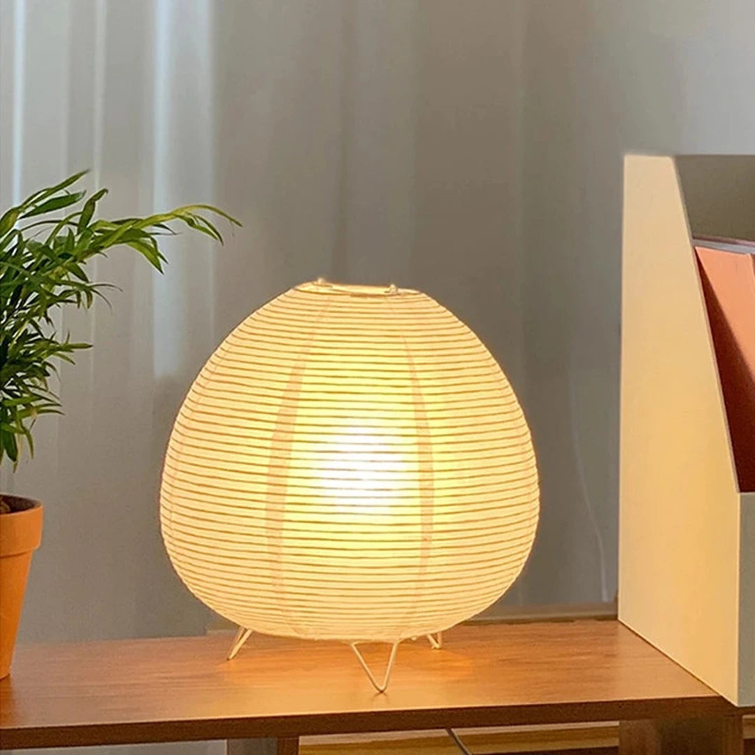 Lampe à poser en papier de riz, esprit japonais – Agay, vue d’ambiance