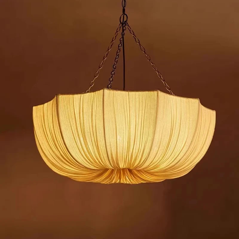 Suspension corolle en tissu plissé, esprit wabi-sabi – Yoshino allumée