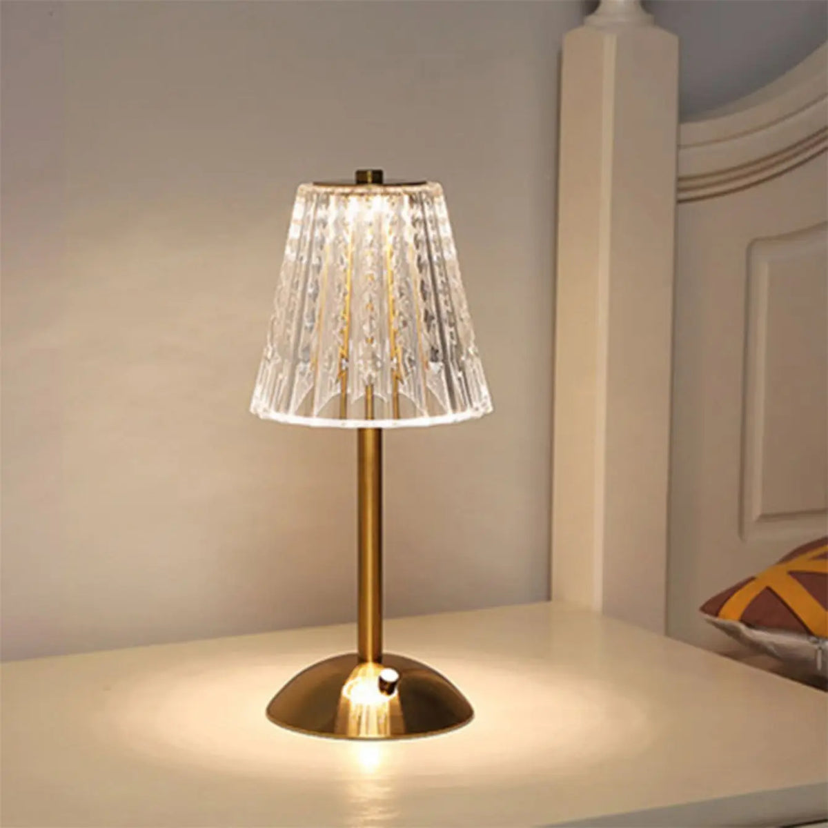 Lampe sans fil rechargeable, abat-jour cristal – Mazarin dans un intérieur