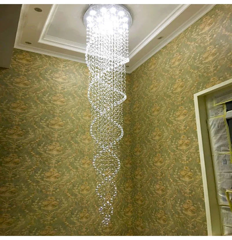 Montrésor, spirale de cristal pour cage d'escalier, en situation