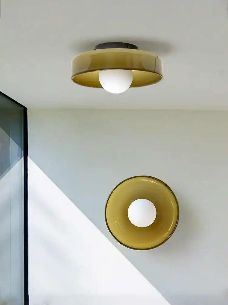 Plafonnier disque en verre coloré, style rétro – Sperlonga allumé