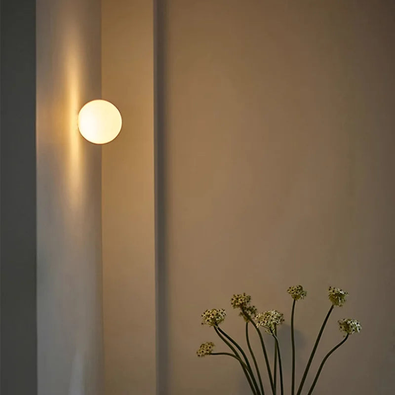 Applique globe ou demi-globe en verre, base invisible – Erquy dans un intérieur