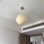 Suspension boule en verre à spirale, tons pastel – Polignano dans un intérieur