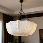 Suspension en tissu plissé et chaîne, style wabi-sabi – Ohara allumée