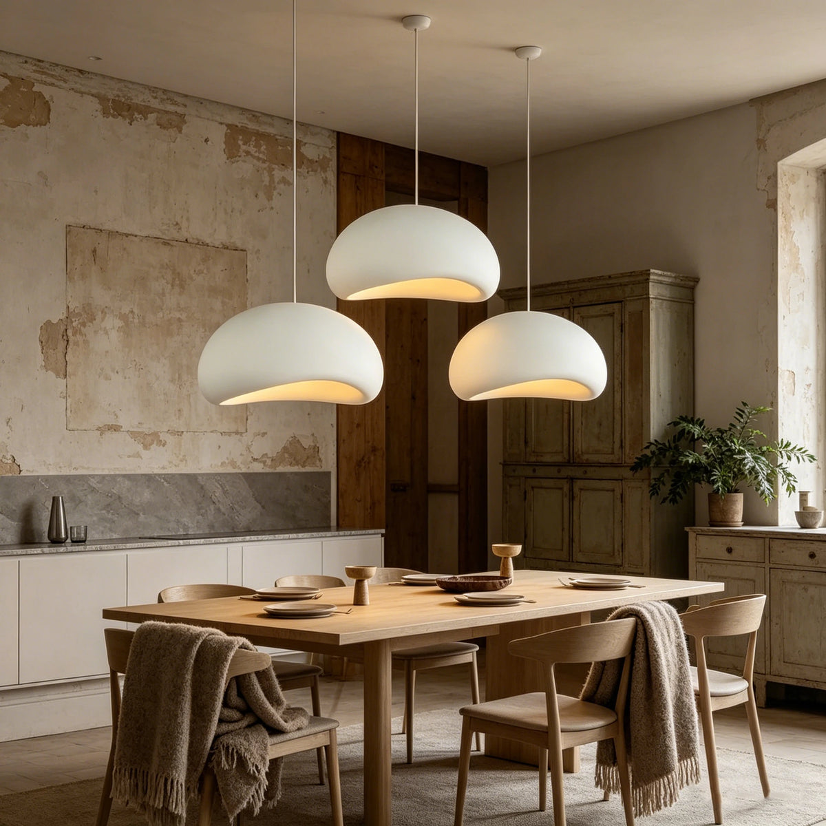 Suspension galet wabi-sabi, Ø 30 à 50 cm – Beauregard dans un intérieur