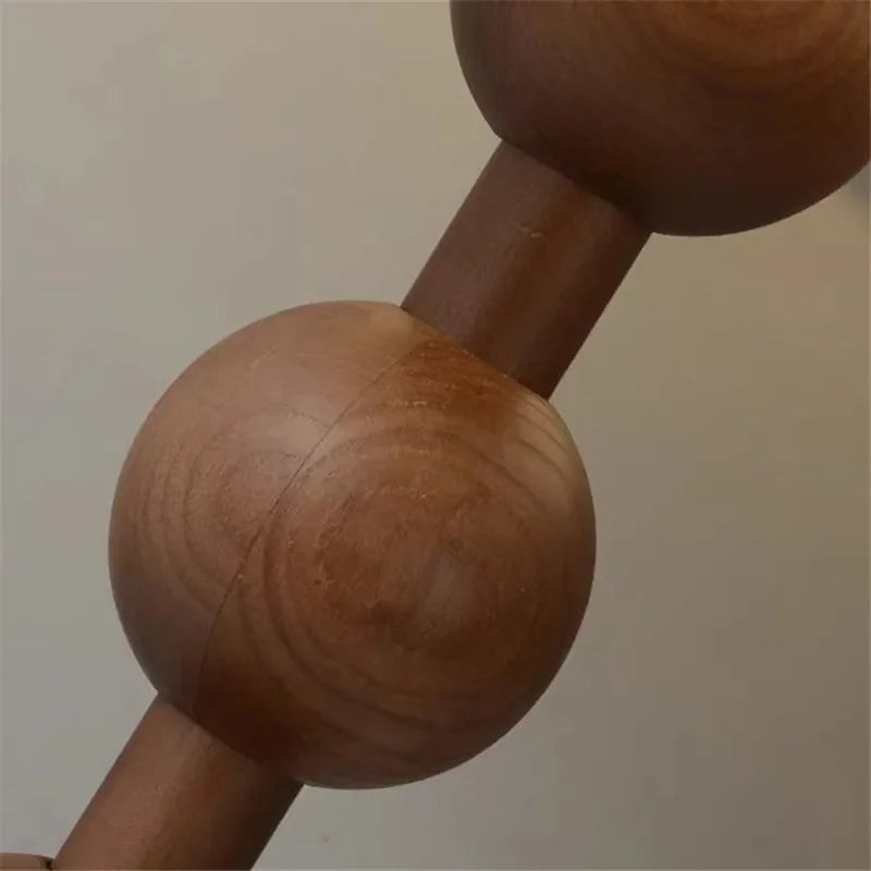 Lampadaire pied en bois tourné et abat-jour tambour – Bargème, vue de détail