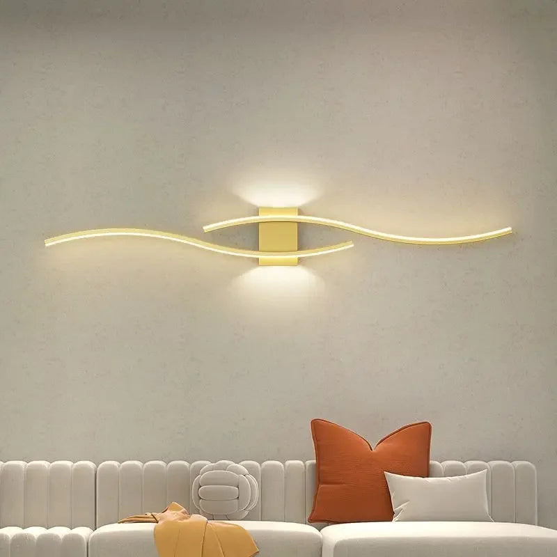 Applique LED vague horizontale, doré, noir ou blanc – Talmont, sur fond blanc