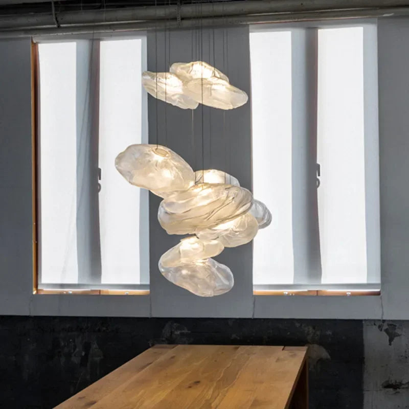 Suspension galet de verre ambré, transparent ou fumé – Bosa dans un intérieur