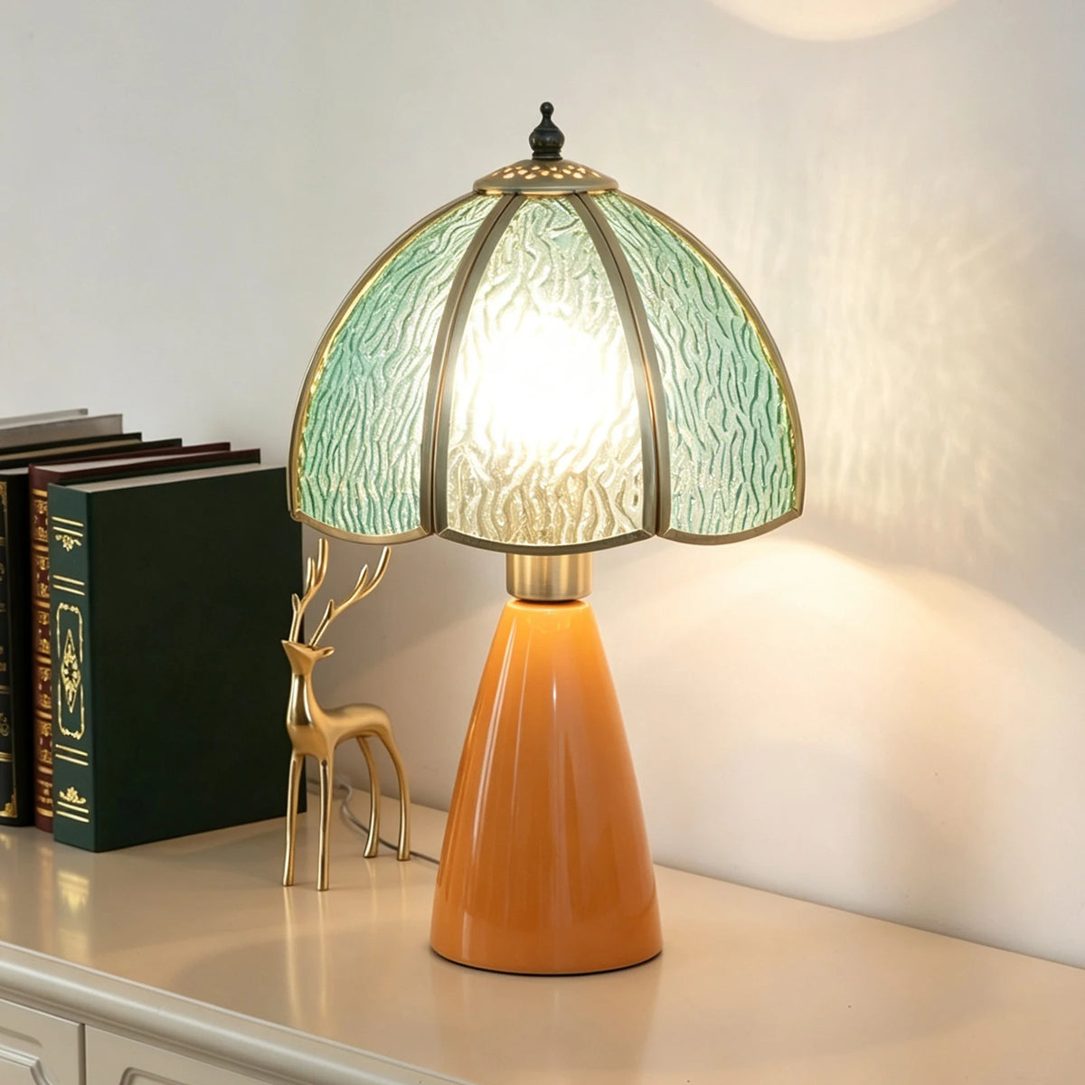 Fontanellato, verre côtelé sur pied en céramique, verre vert