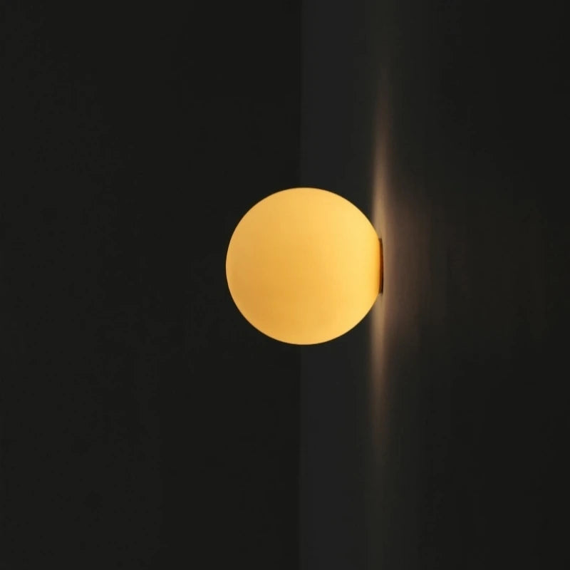 Applique globe ou demi-globe en verre, base invisible – Erquy, vue d’ambiance