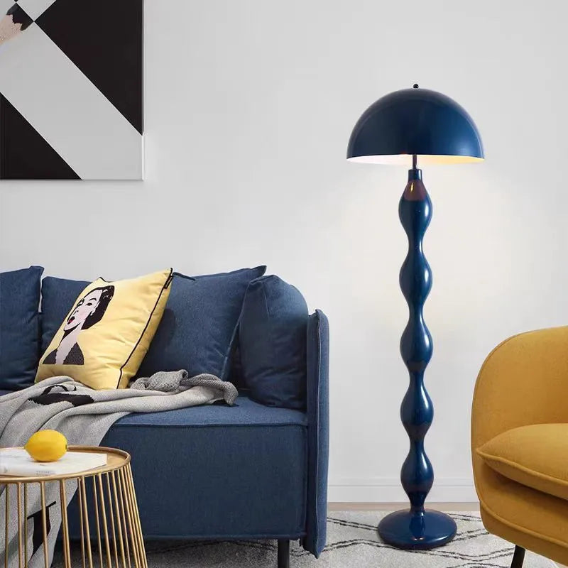 Lampadaire champignon laqué, six couleurs – Cortona, vue d’ambiance