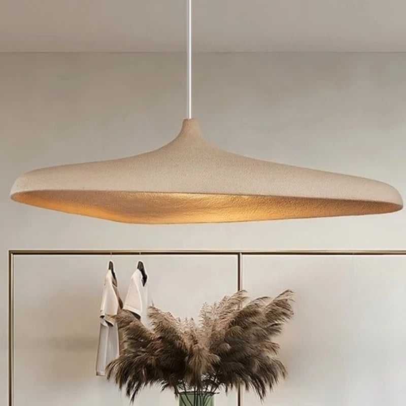 Grande suspension wabi-sabi effet enduit, 80 cm – Imbe, vue d’ambiance