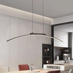 Suspension arc LED noire, ligne minimaliste – Arles, vue d’ambiance