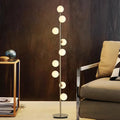 Lampadaire tige et 9 globes de verre, H 165 cm – Ostende, vue d’ambiance