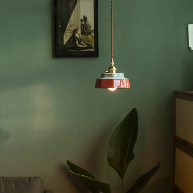 Suspension en céramique peinte, style rétro – Óbidos dans un intérieur