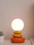 Lampe galets de céramique et globe opalin, trois teintes – Vieste, vue d’ambiance