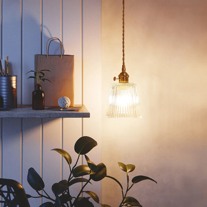 Suspension cloche en verre strié transparent, rétro – Orta dans un intérieur