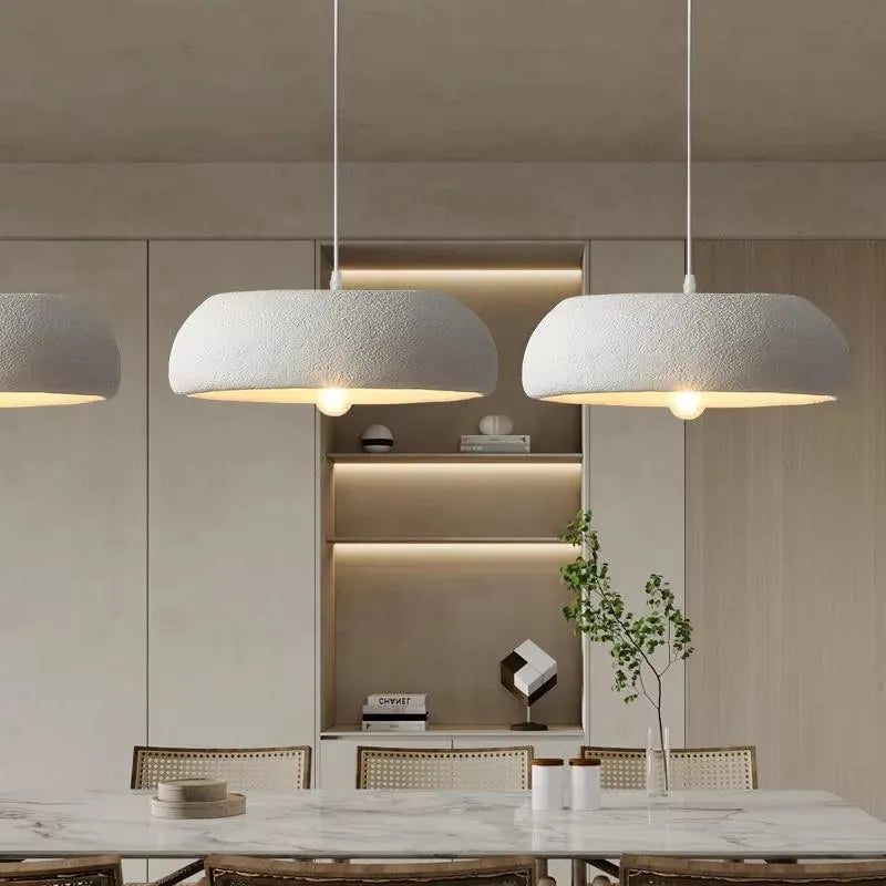 Suspension wabi-sabi tambour, sable, blanc ou terre cuite – Hasami, vue d’ambiance