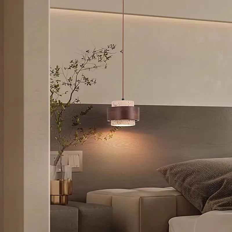 Suspension cylindre en pierre et bois, 1 à 4 lampes – Gaeta, sur fond blanc