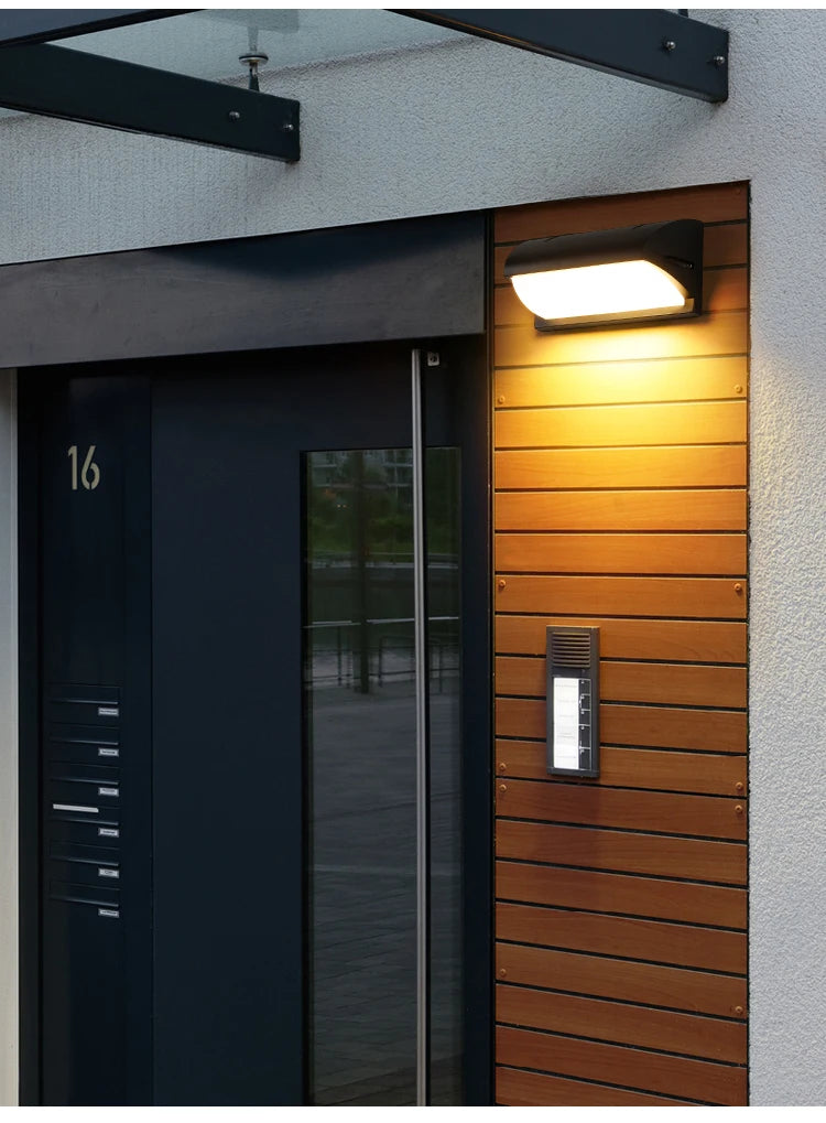Applique extérieure LED, cinq formes, avec ou sans détecteur – Crozon, vue d’ambiance