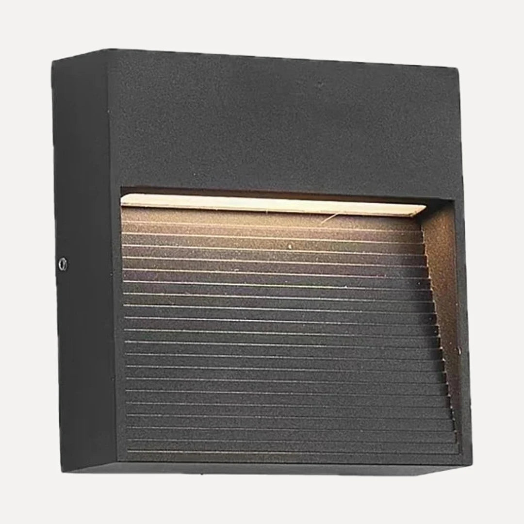 Pénestin, balise de passage, lumière vers le sol, carrée, ouverture striée