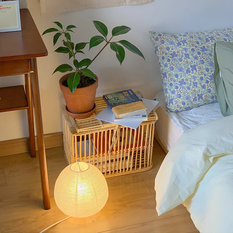 Lampe à poser en papier de riz, esprit japonais – Agay, vue d’ambiance