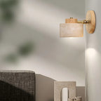 Applique liseuse cylindre en pierre et bois, orientable – Sablet, vue d’ambiance