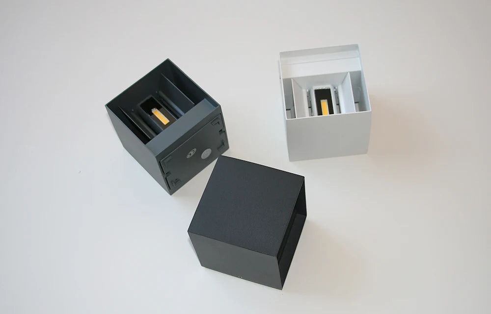 Sarzeau, cube d'aluminium, faisceaux réglables, en situation