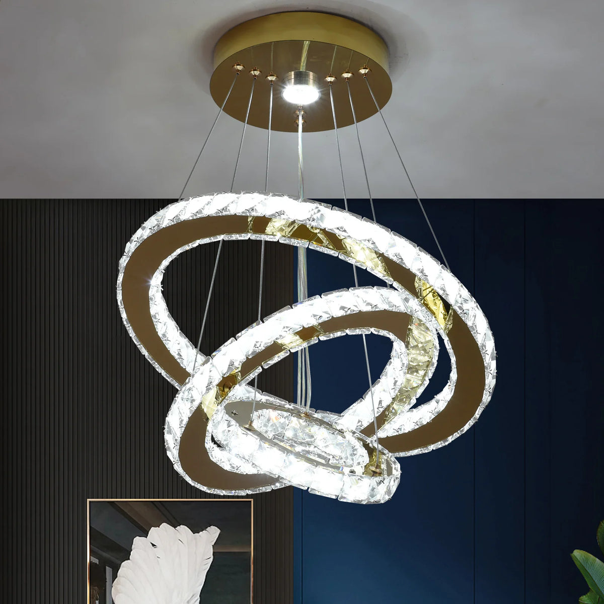 Suspension anneaux de cristal, LED intégrée – Vendôme, vue d’ambiance