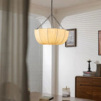 Suspension en tissu plissé et chaîne, style wabi-sabi – Ohara dans un intérieur