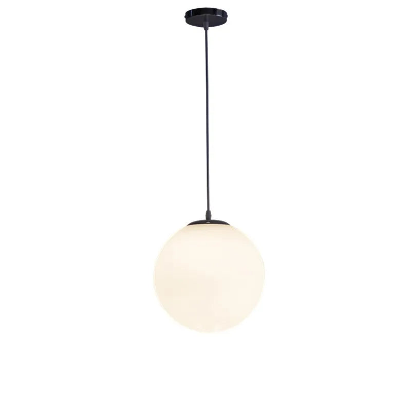 Suspension globe en verre opalin, Ø 10 à 25 cm – Marais, sur fond blanc