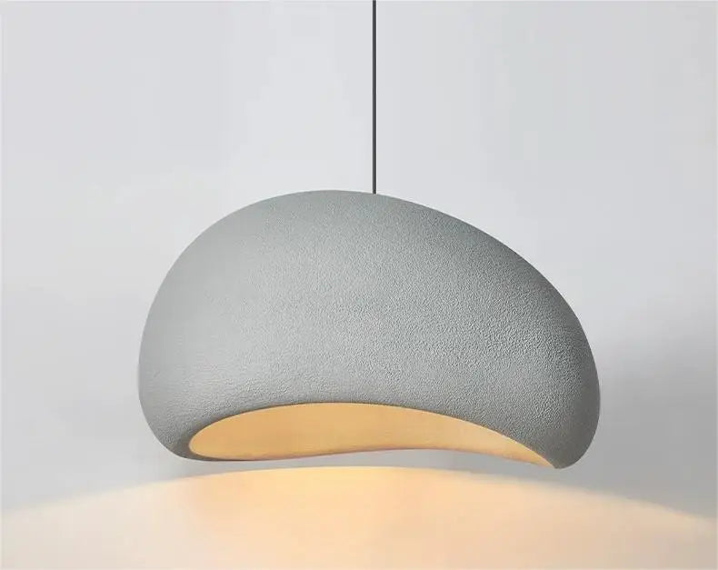Suspension galet wabi-sabi, Ø 30 à 50 cm – Beauregard, sur fond clair