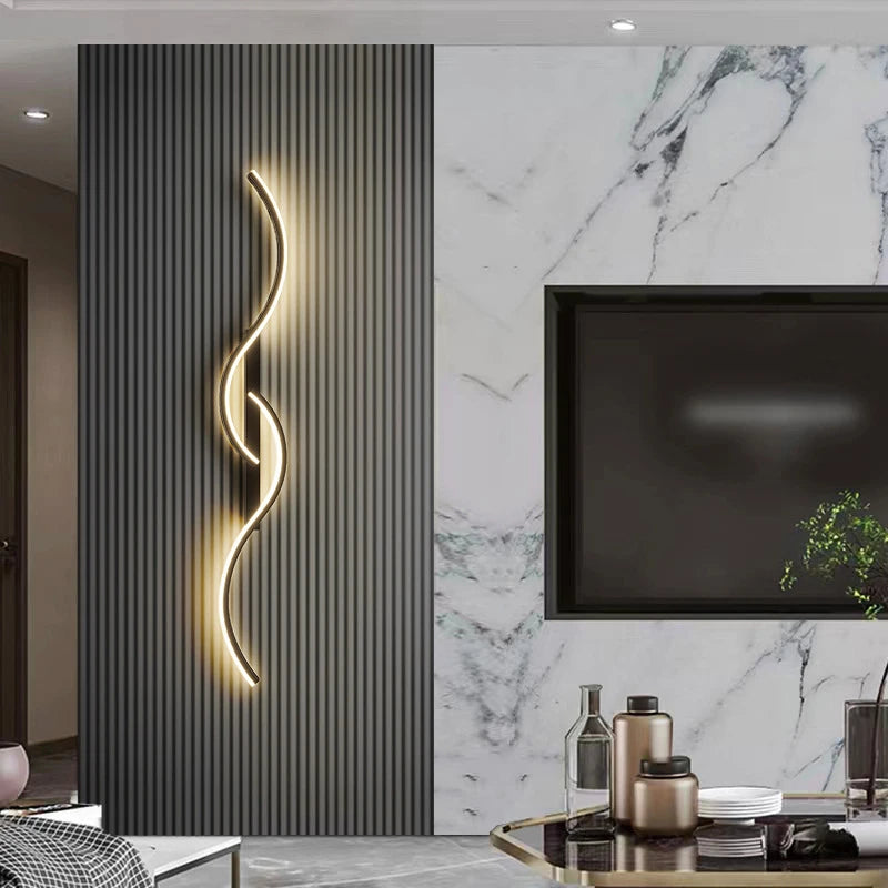 Applique LED courbe en S, doré ou noir, 60 à 100 cm – Sauzon dans un intérieur