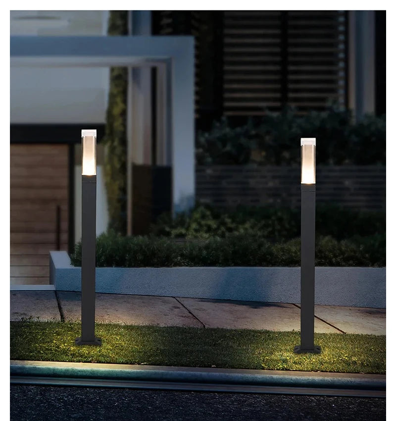Petite borne de jardin carrée, tête lumineuse, 30 cm – Moliets, sur fond blanc