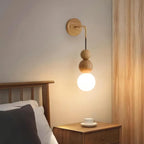 Applique perles de noyer ou bois clair et globe opalin – Nagahama, vue d’ambiance